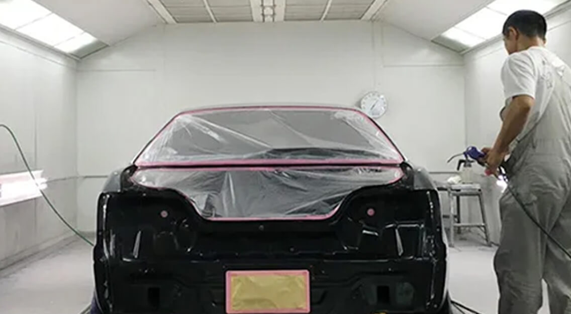 山梨にある修理業者の車のオールペン（オールペイント）の塗料と整った塗装環境