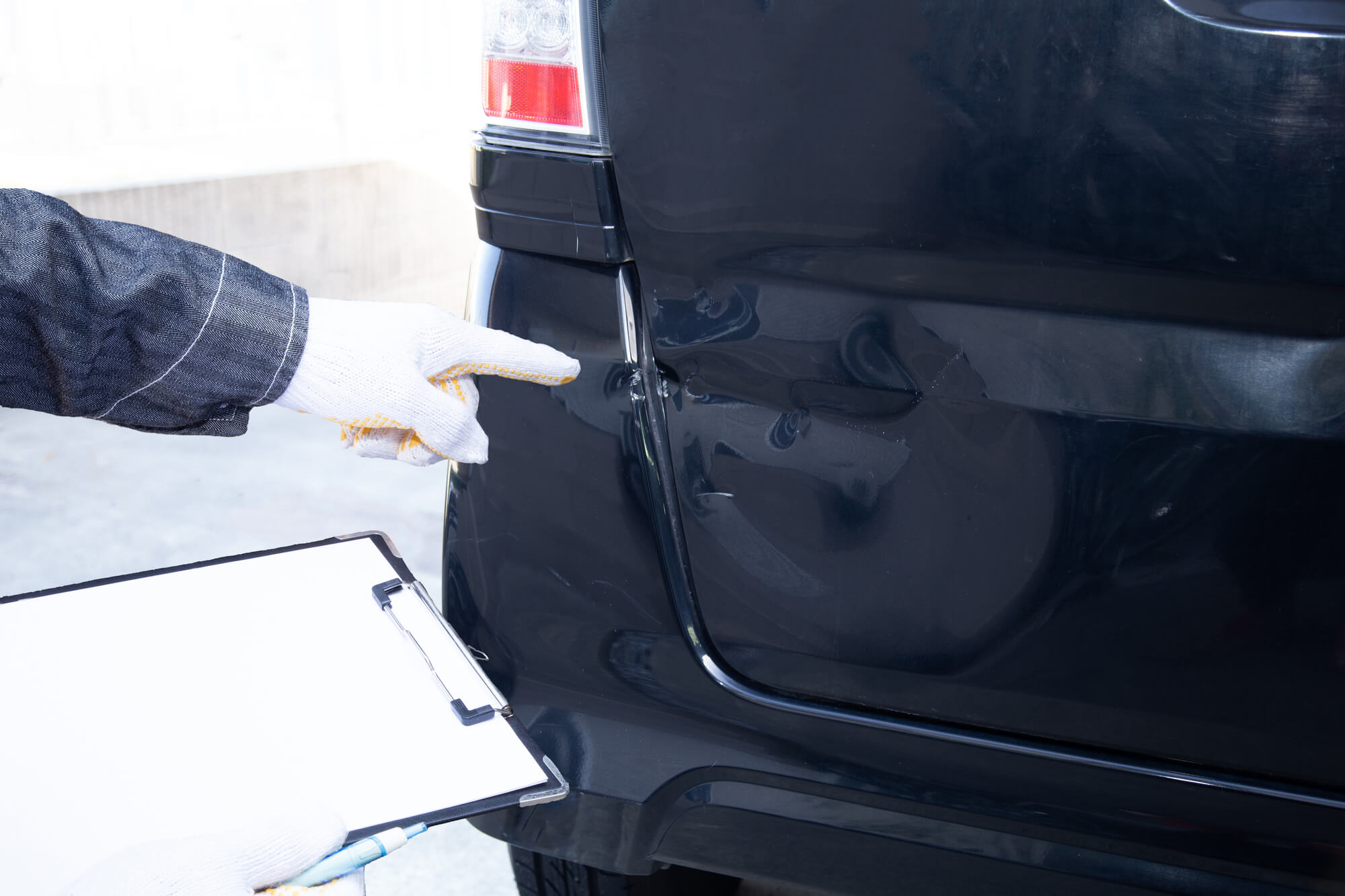 車のへこみ修理が高額になる理由